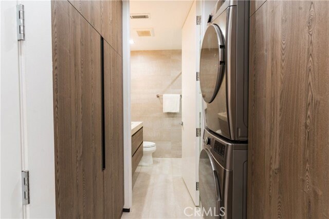 Building Photo - 8148 1/2 West Gould Avenue, Los Angeles, CA 90046 - 1 BR 1 BA house