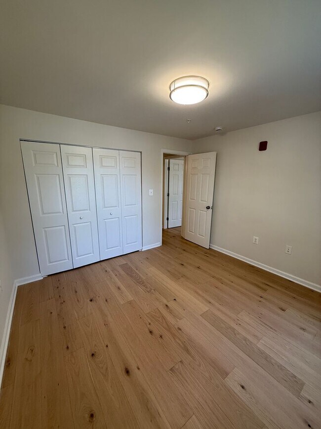 Building Photo - 2 Bedroom 1 Bathroom
