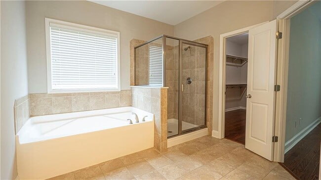 Building Photo - 3731 Ivy Lawn Dr NE