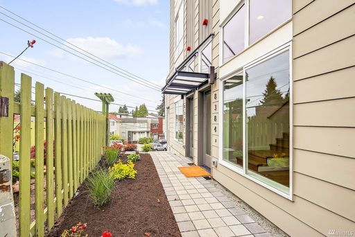 Building Photo - Luxury Sunset Hill Townhome w/ Water View! Available Now!