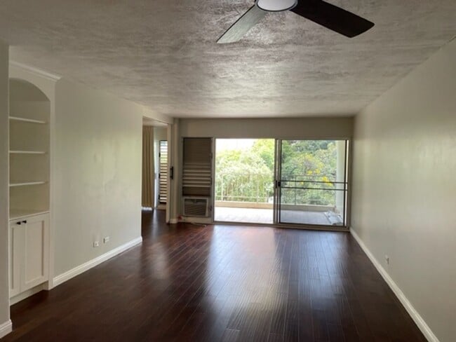 Building Photo - Available now - 2 bedroom / 2 bath / 1 cov...