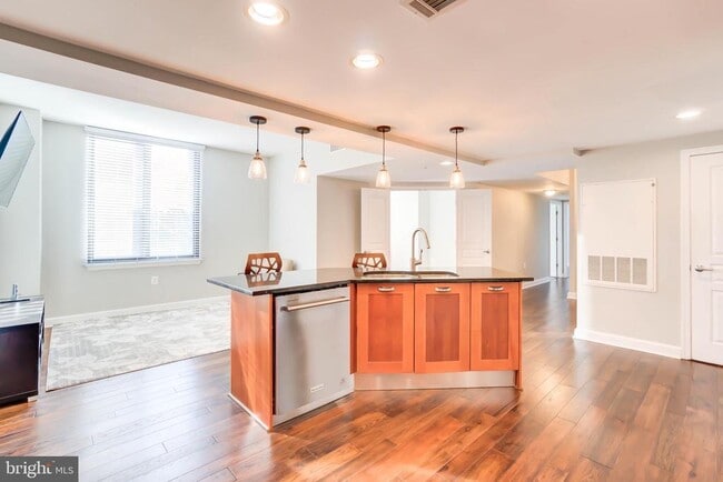 Building Photo - 2451 Midtown Ave