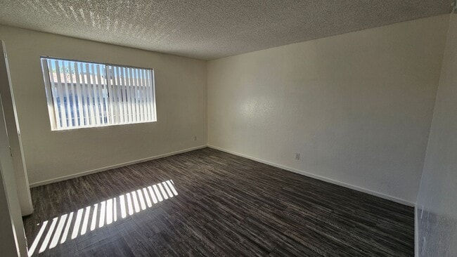 Building Photo - 1622 N Beverly Ave