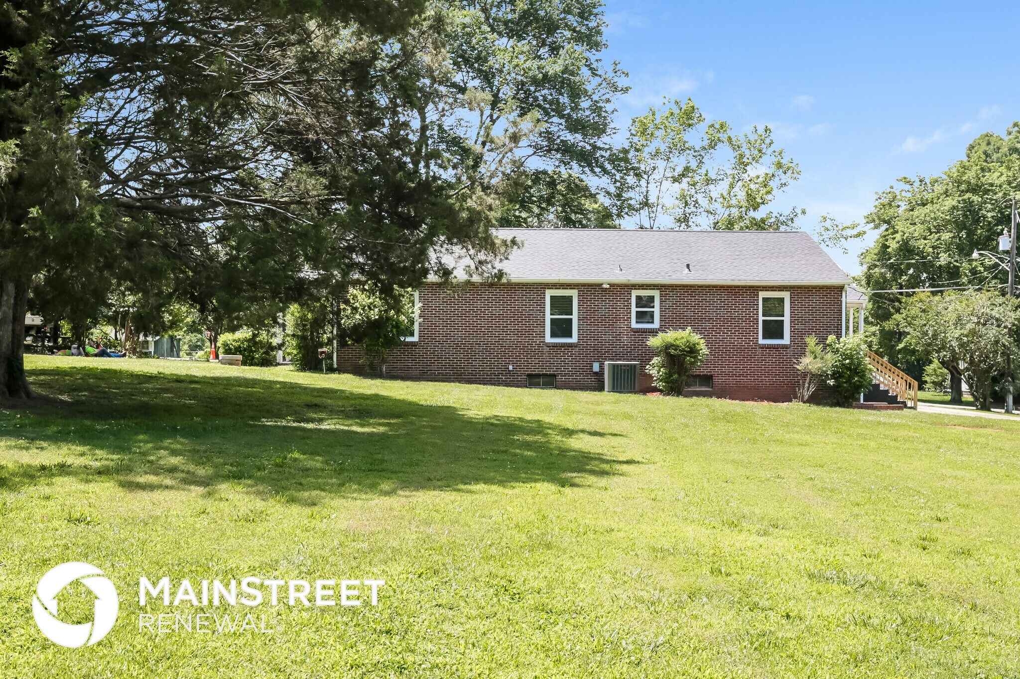 Building Photo - 331 Skyview Dr