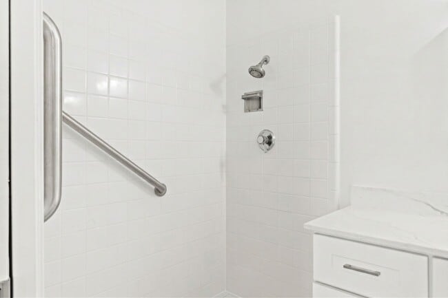 Building Photo - Modern 2-Bedroom Condo with Pool and Koi Pond Views