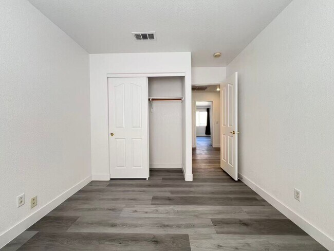 Building Photo - 4545 Ashington St