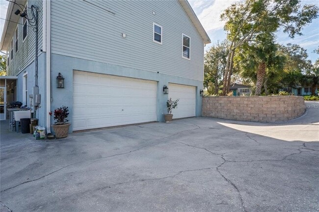 Building Photo - 6131 Central Ave