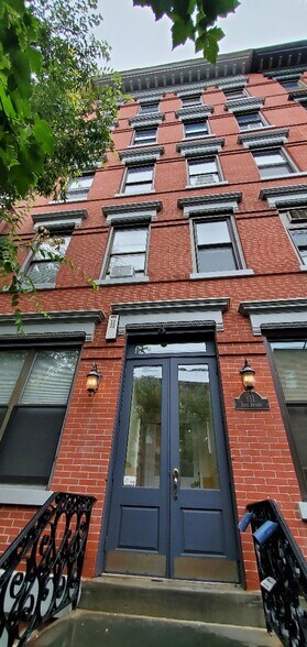 Building Photo - 811 Park Ave