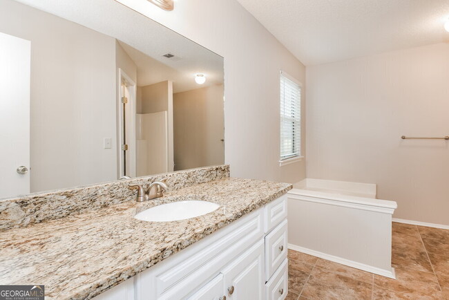Building Photo - 4034 Sharon Woods Dr