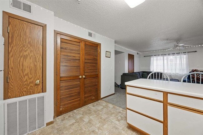 Building Photo - 2432 Rushmore Dr