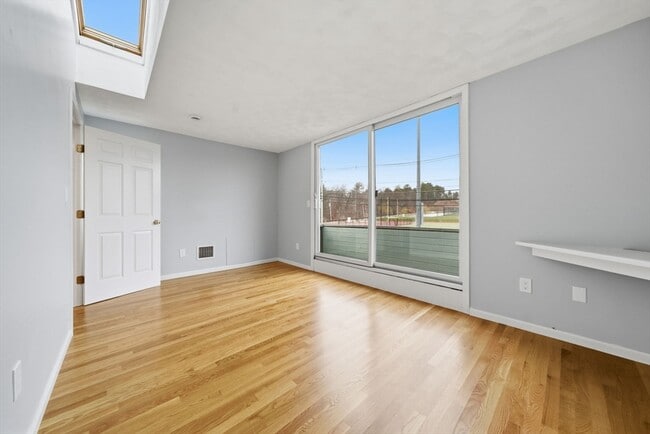 Building Photo - 184 Park St