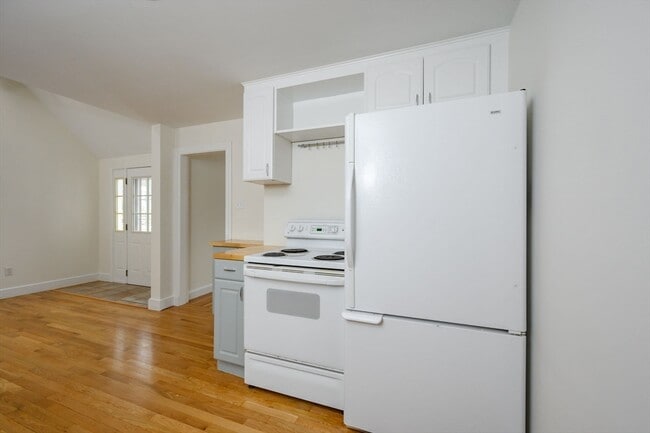 Building Photo - 25 Bayberry Ln