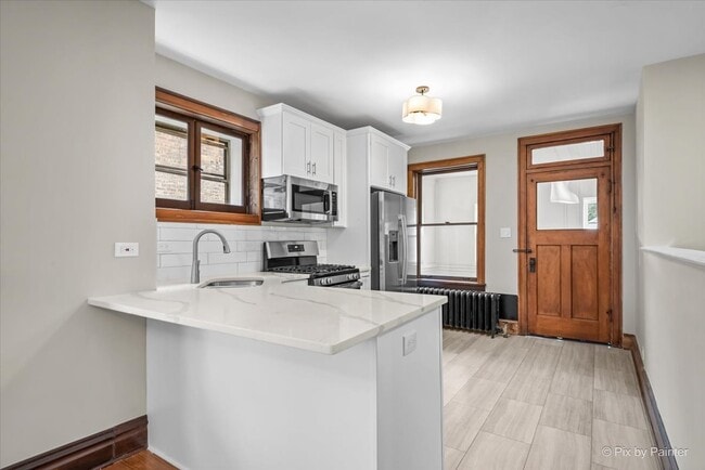 Building Photo - 623 Elgin Ave