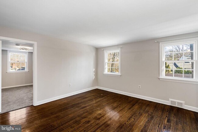 Building Photo - 310 Pine Tree Rd