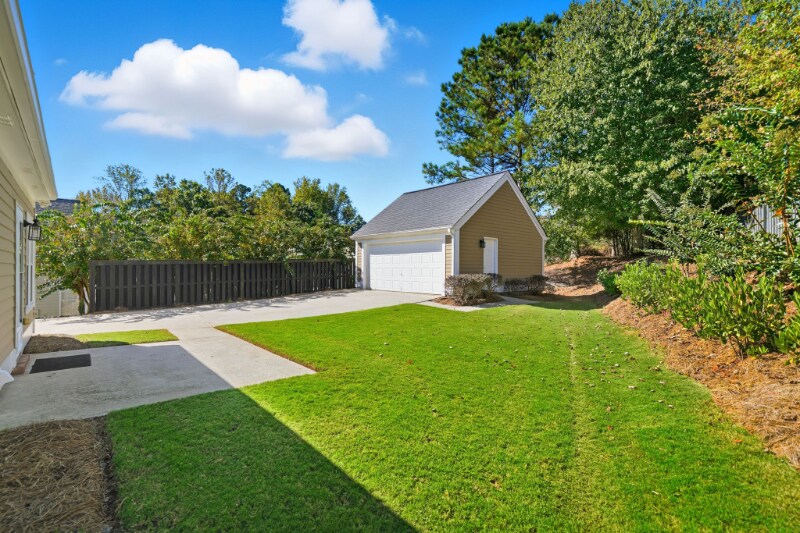 Building Photo - 202 Evergreen Trce