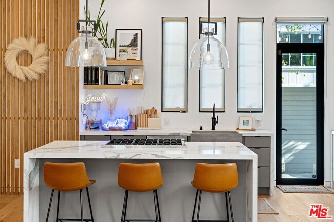 Building Photo - 358 N Bronson Ave