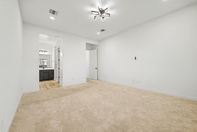 Building Photo - 1277 E Tonto Dr