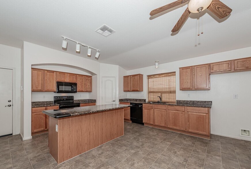 Building Photo - 17571 W Eugene Ter