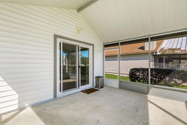 Building Photo - Charming Waterfront Home in Southside