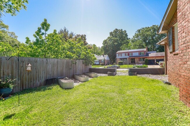Building Photo - Charming 2BR in Historic Home – Bright, Sp...