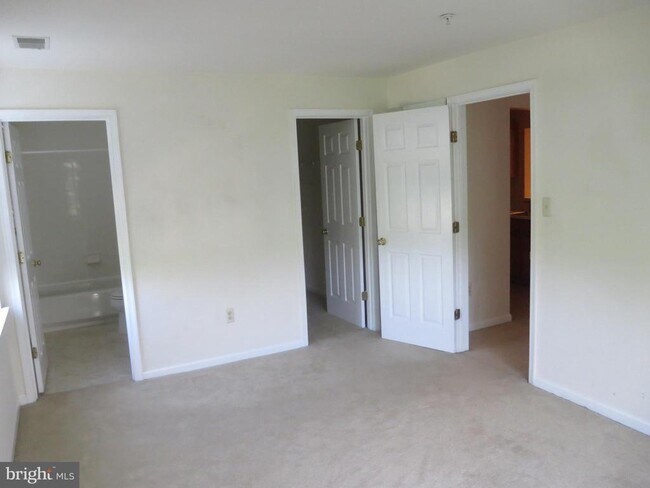 Building Photo - 1024 Gardenview Loop