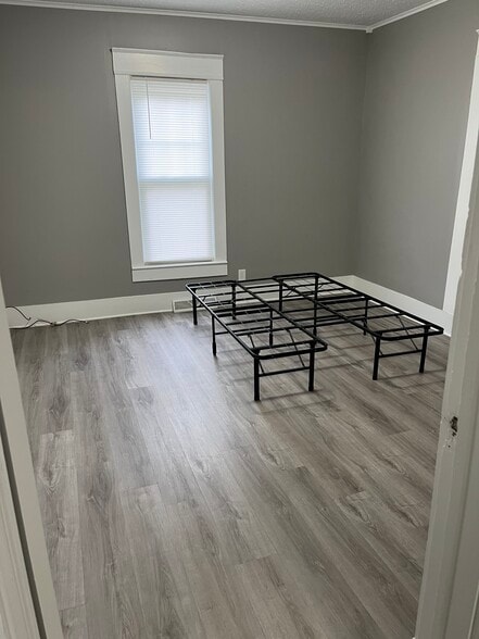 Building Photo - 406 N Lincoln St