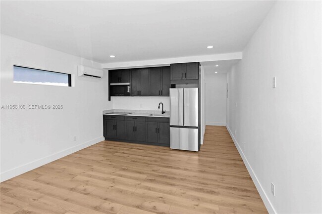 Building Photo - 419 78th St