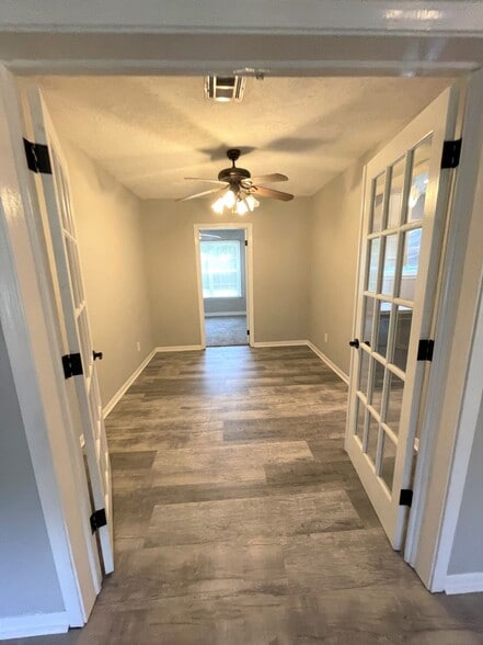 Building Photo - 1108 NW Maple Ave