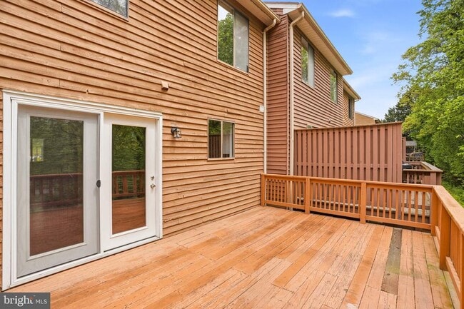 Building Photo - 1382 Almond Dr