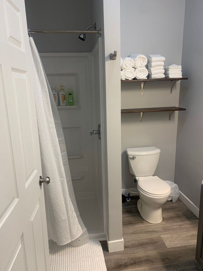 Building Photo - 1527 Poplar St