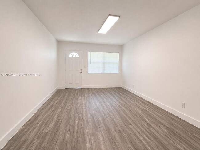Building Photo - 730 SW 5th Ave