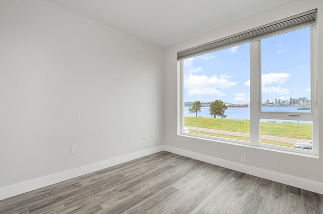 Building Photo - 1709 Harbor Ave SW