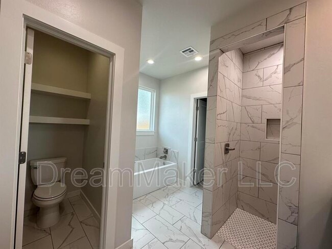 Building Photo - 2815 Clifton Ter