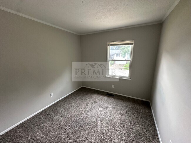 Building Photo - 730 N Aztec Dr