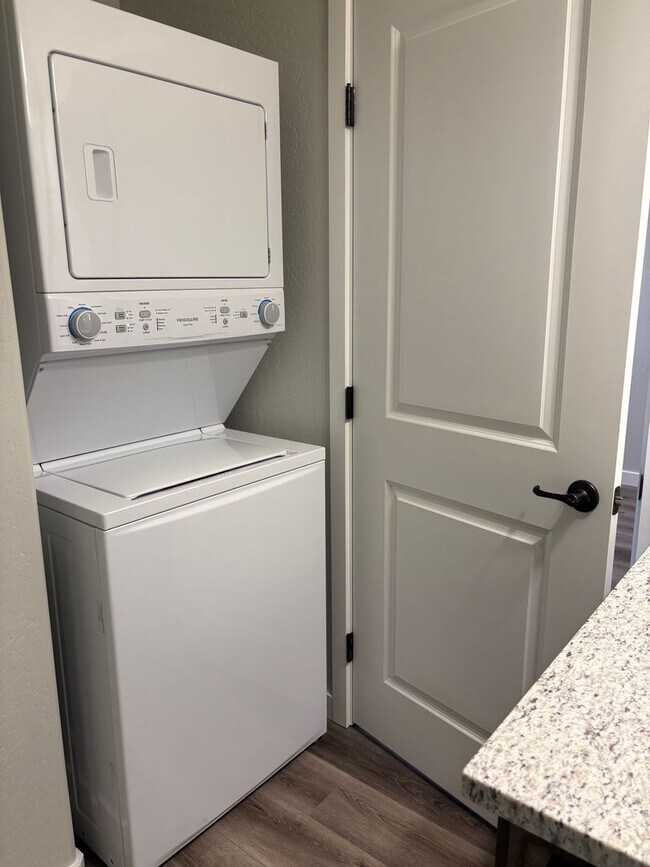 Building Photo - 1 Bedroom, 1 Bath in Central Point
