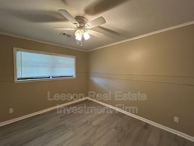 Building Photo - 2038 Lovers Ln