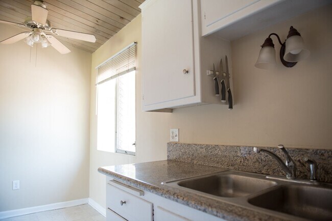 Building Photo - 121 W Arrellaga St