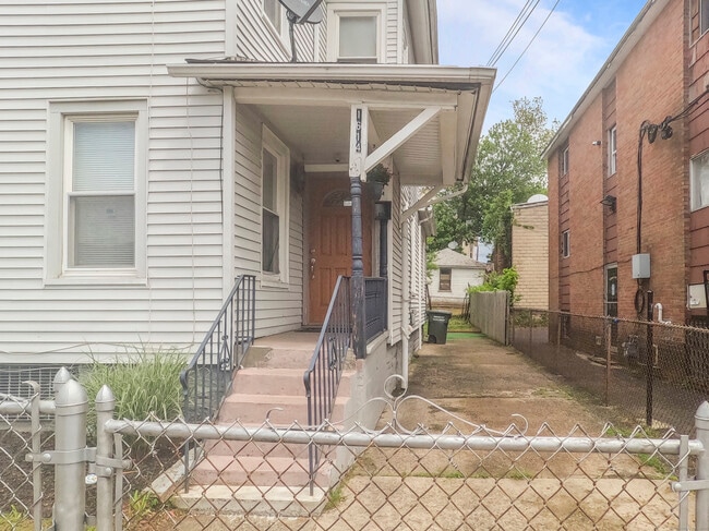 Primary Photo - 1614 Iranistan Ave
