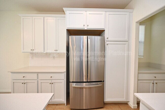 Building Photo - 2273 N Raleigh Dr