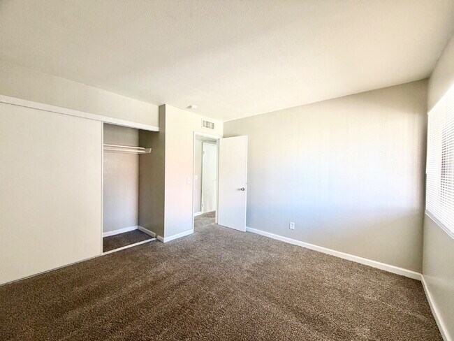 Building Photo - HIVE SUMMER MOVE-IN SPECIAL: 3 BEDROOM CONDO | COMMUNITY POOLS + WALKING TRAILS | CENTRAL LAS VEG...