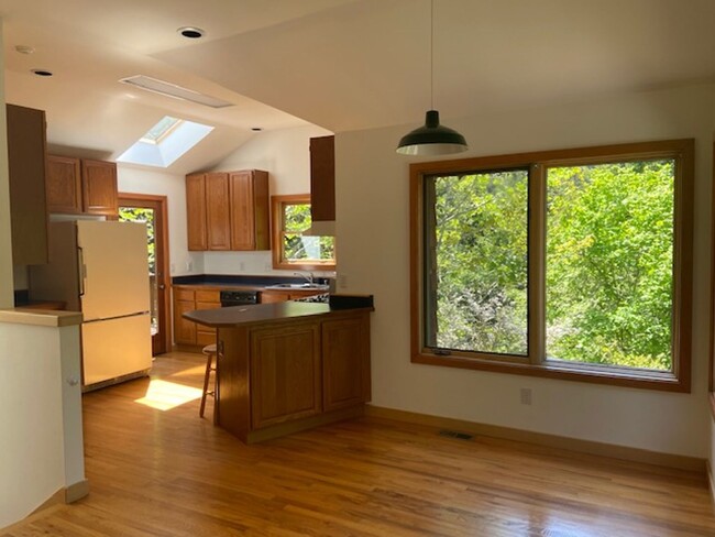 Building Photo - Private / executive 3/2 by Sequoia Park