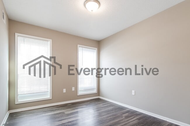 Building Photo - 5267 Broken Oak Dr