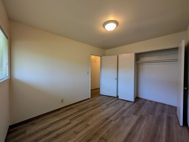 Building Photo - 1231/1233 Montana St.