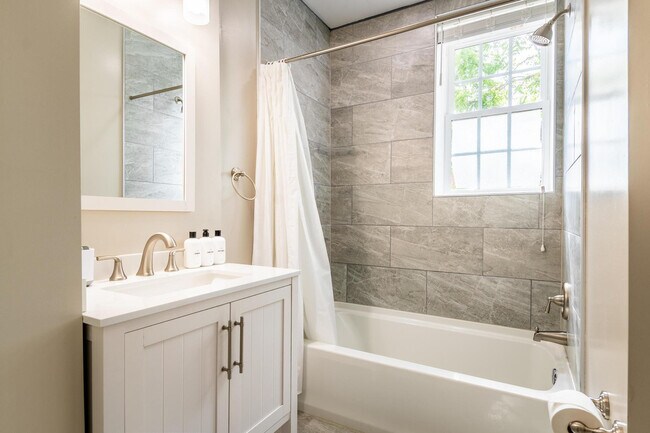 Building Photo - 701 E Street Southeast-SI ID1011208P