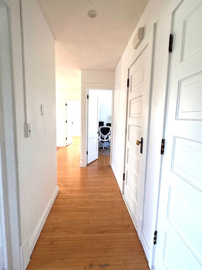 Building Photo - 6029 Portland Ave