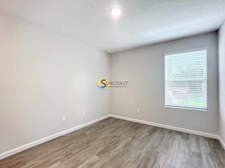 Building Photo - 6451 Breezy Oaks Wy