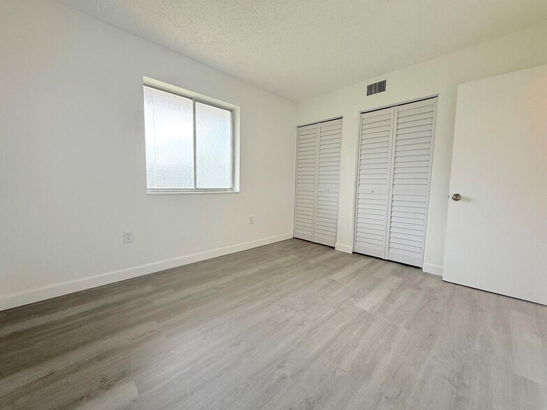 Building Photo - 6106 Forest Hill Blvd