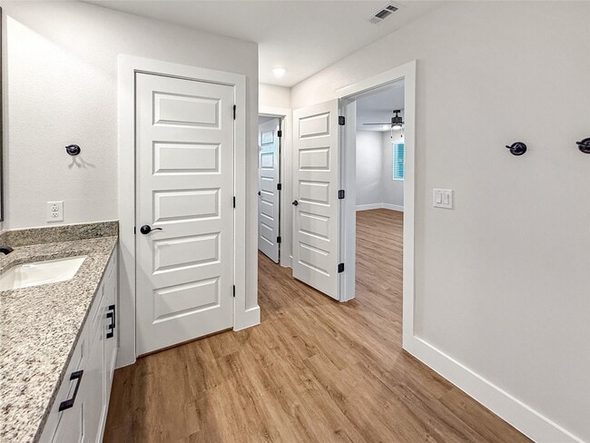 Building Photo - 5613 Mobeetie Lp