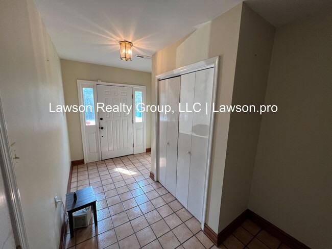 Building Photo - 2217 Jefferson St SW