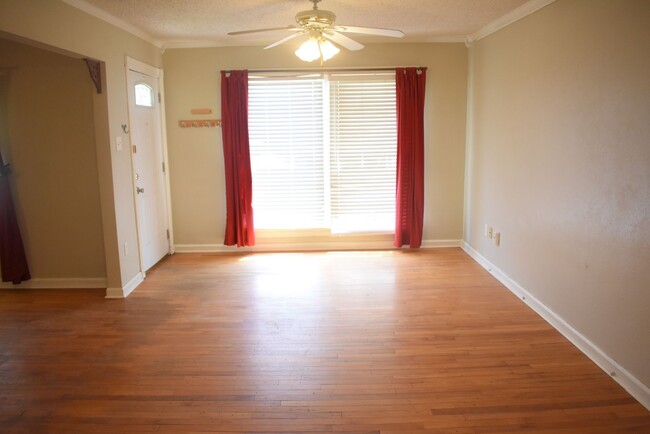 Building Photo - Super Cute 2 Bedroom Home in Tech Terrace!